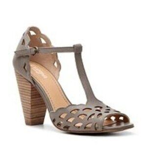 Crown Vintage Tea Cup Pump Ligth Gray 7M